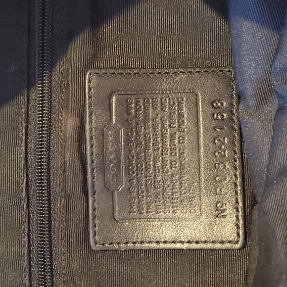 Black signature coach shoulder bag - Picture 7 of 8